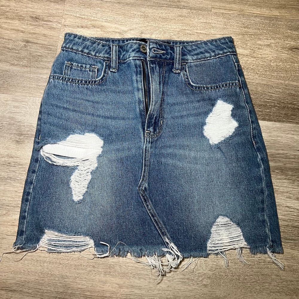 Ultra high-rise Hollister distressed denim skirt size‎ 3